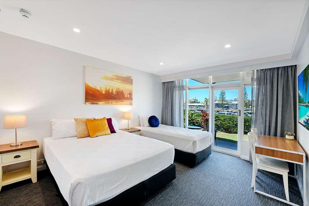 Comfort Waters Edge Hotel