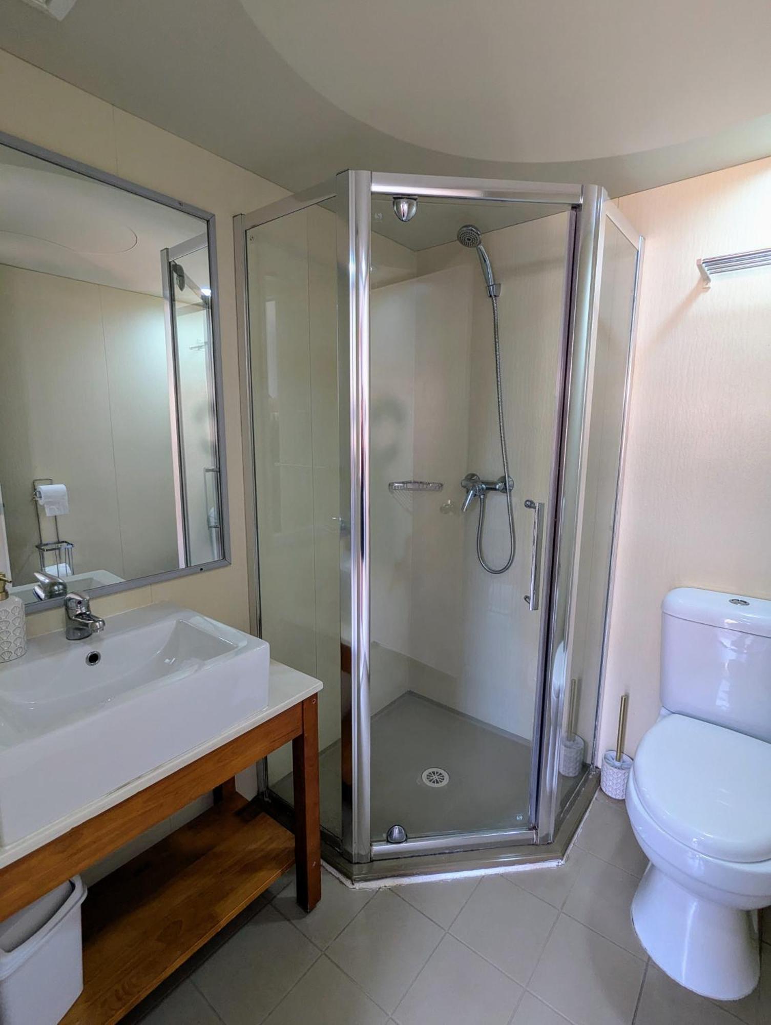 Hostel Ozzie Pozzie Backpackers - Yha