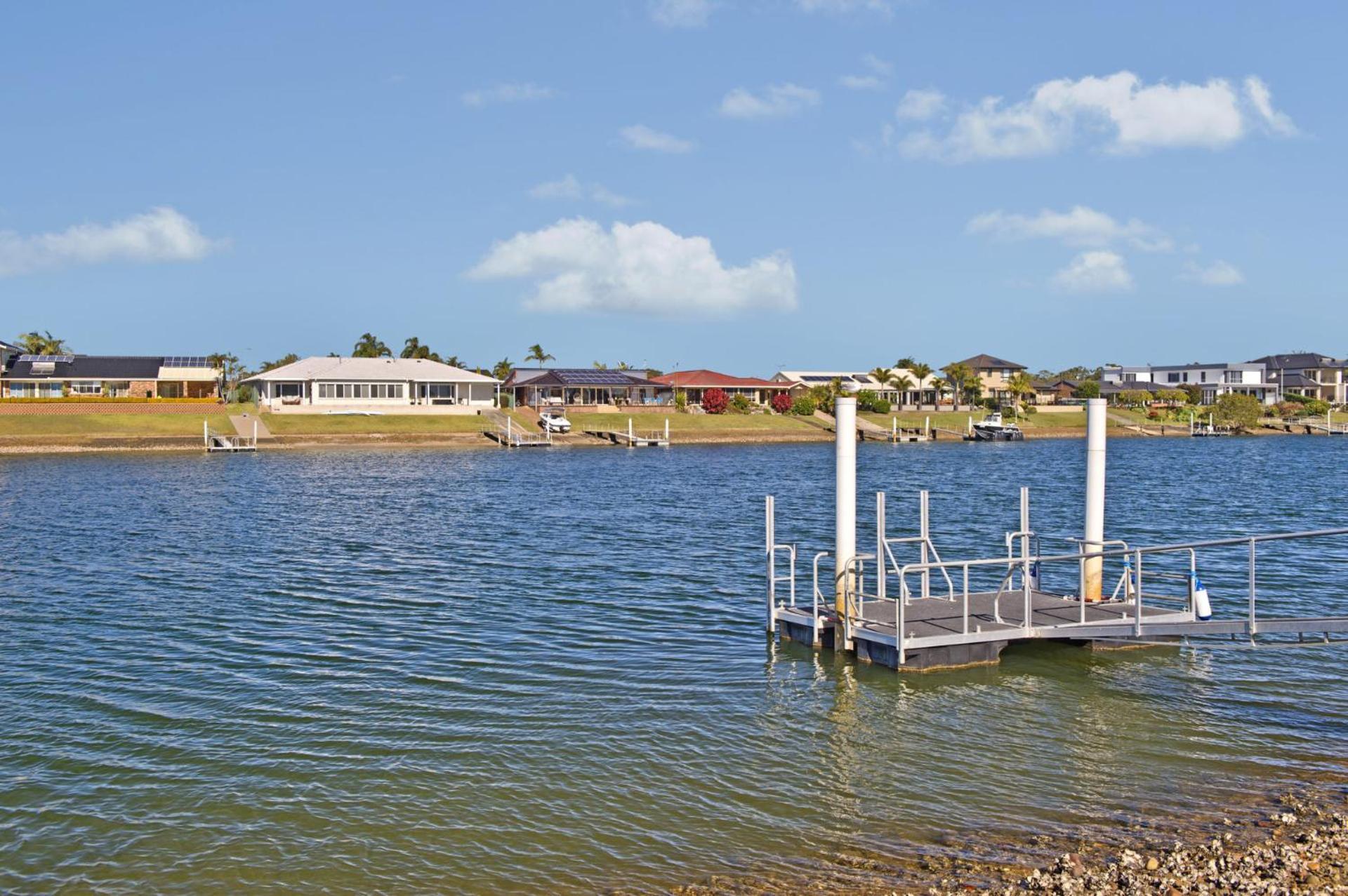 Dolphins 2 7 Commodore Crescent Apartment