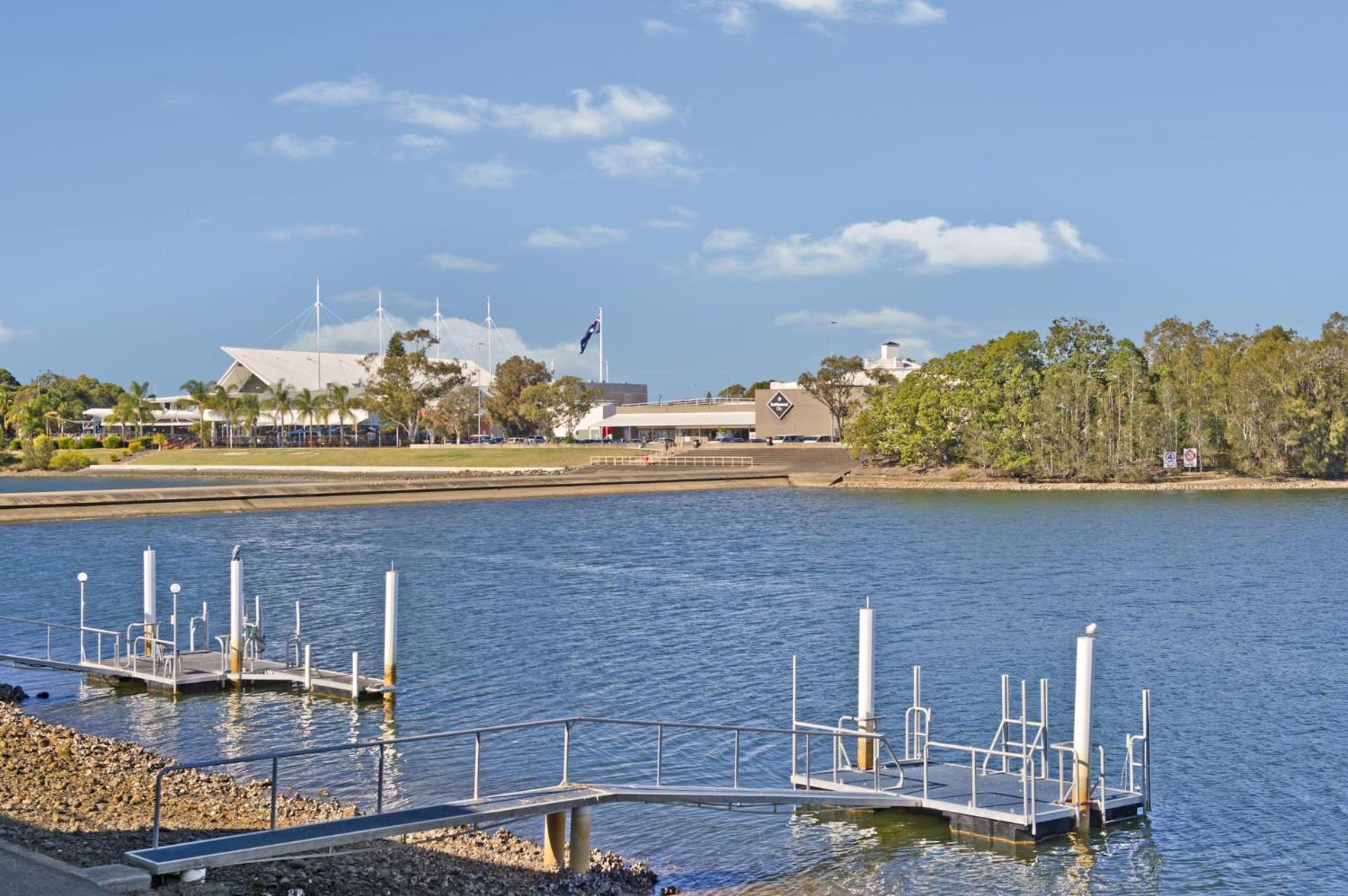 Dolphins 2 7 Commodore Crescent Apartment *