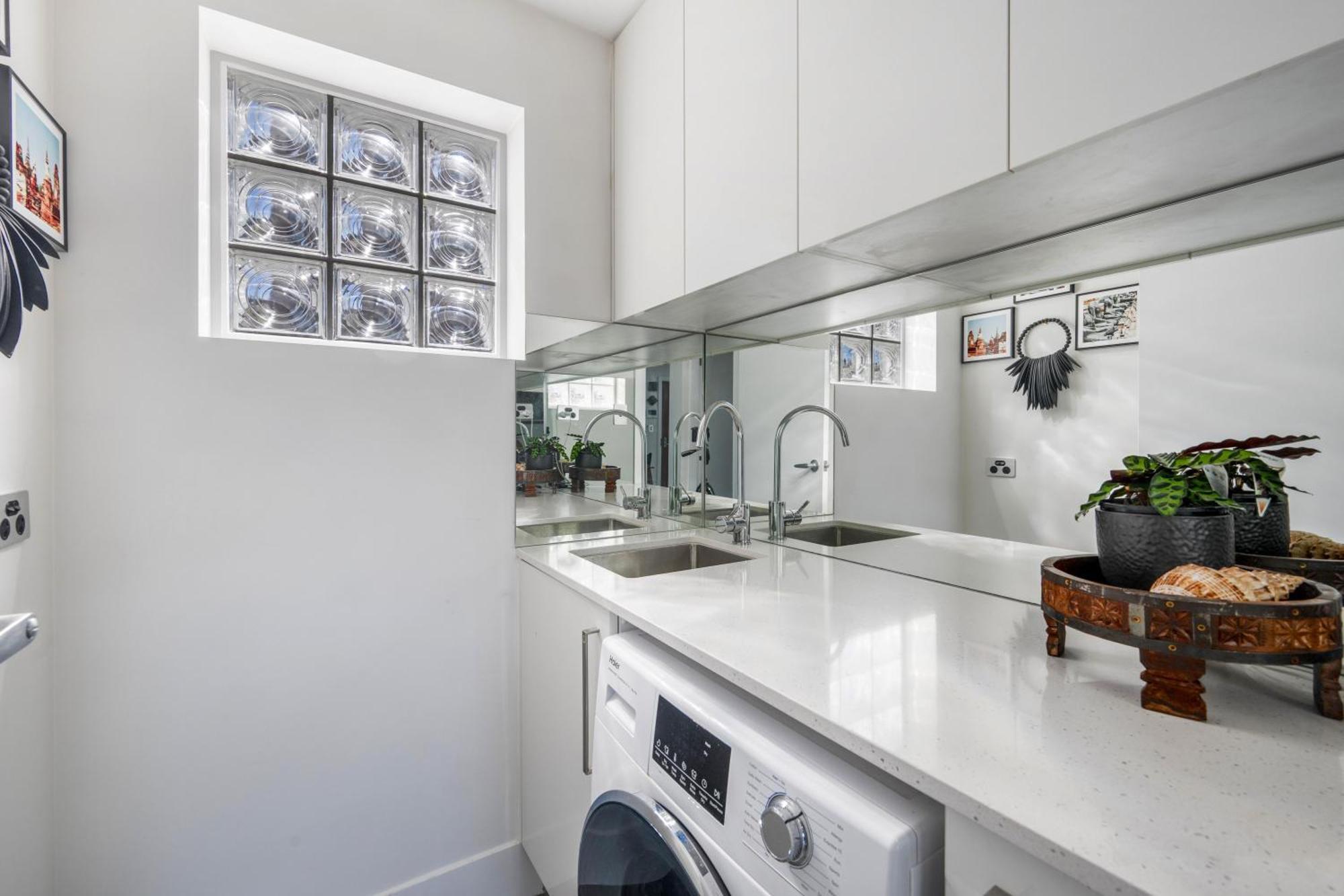 Everard 11 Apartment