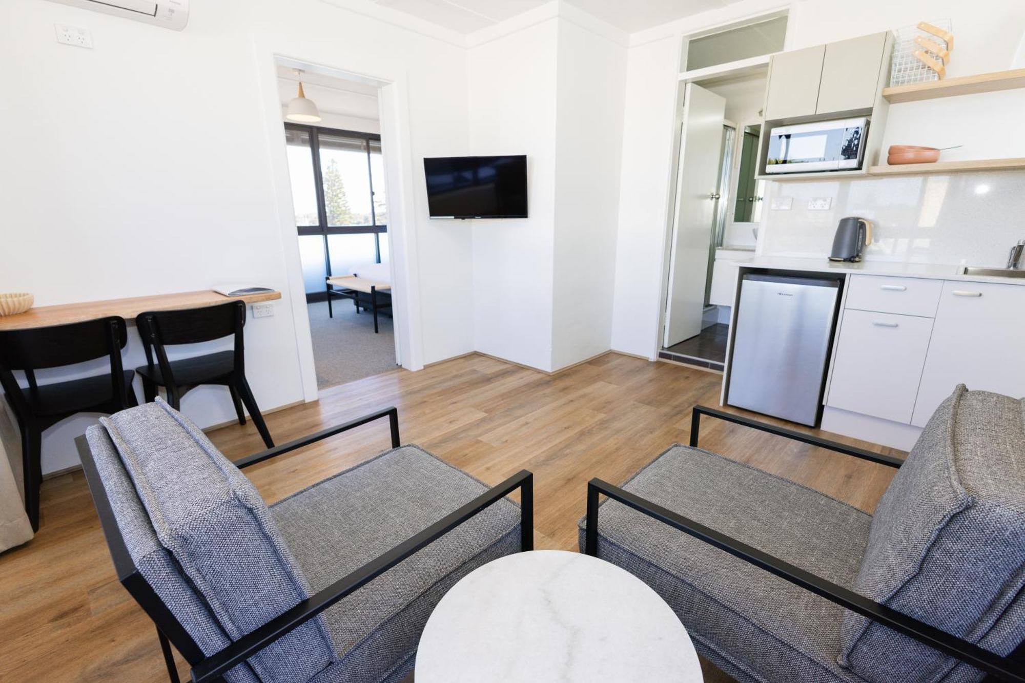 Motel The Mid Pacific 4*