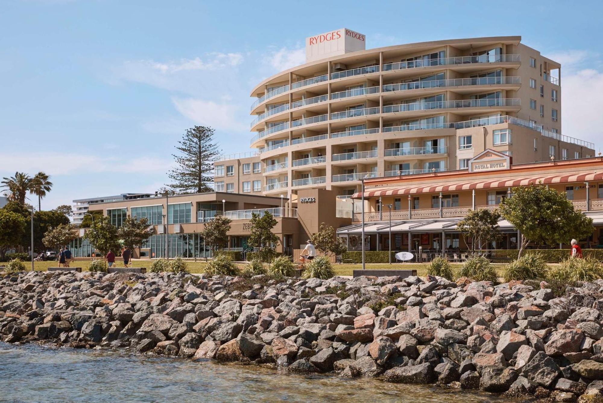 Rydges Hotel 4*