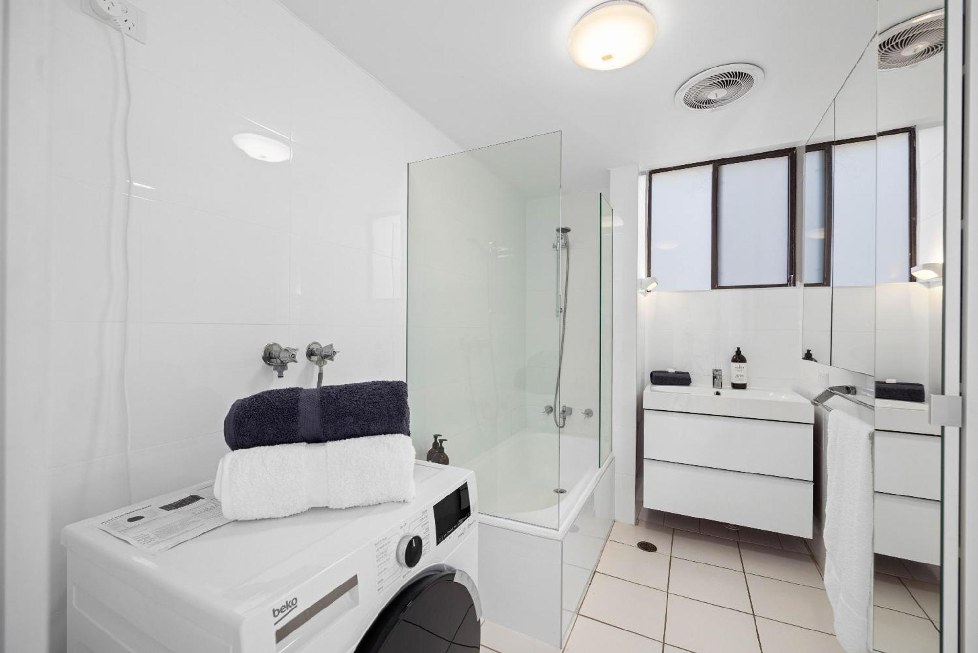 6 58 Pacific Drive - Beachfront Modern *
