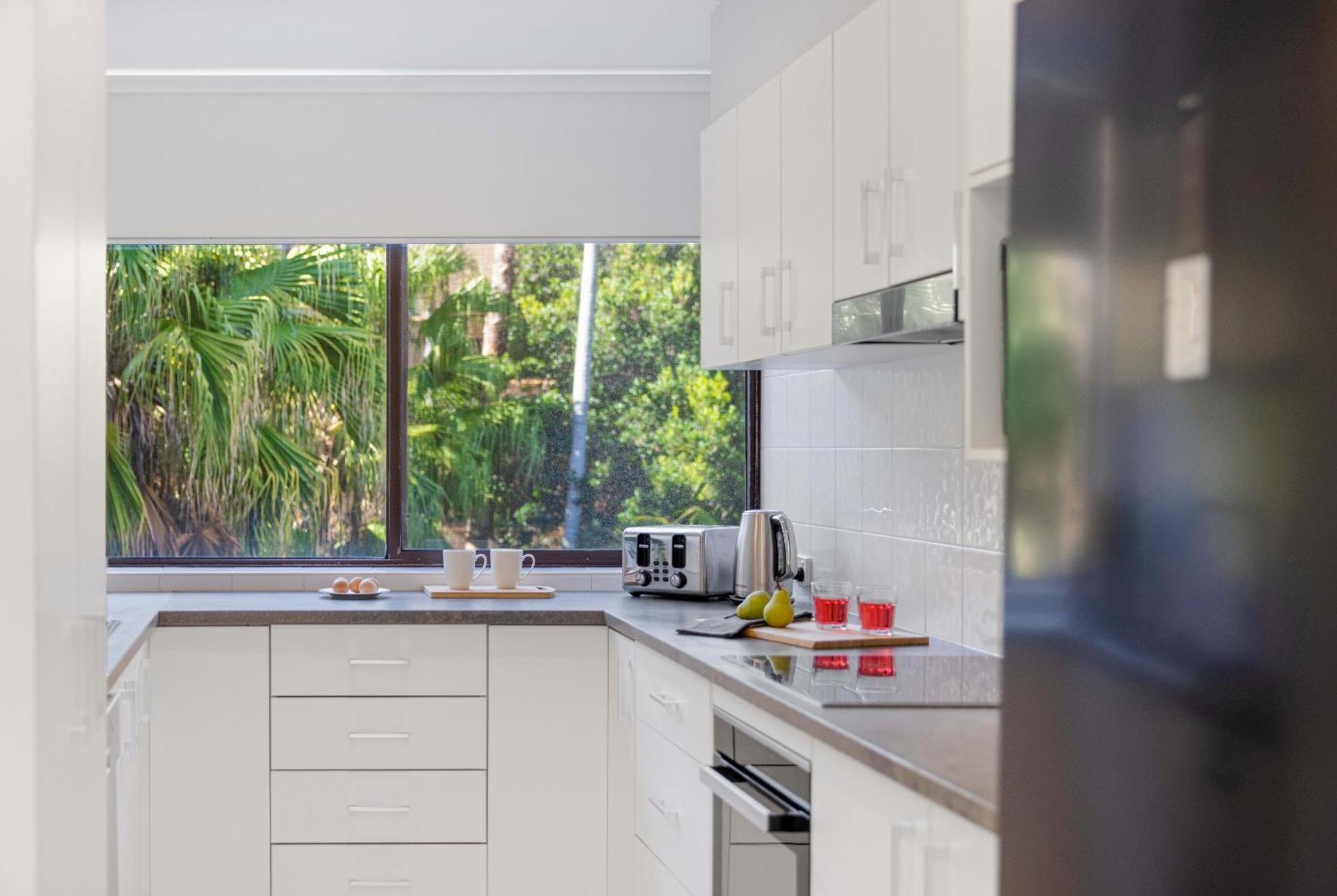 Apartment 6 58 Pacific Drive - Beachfront Modern