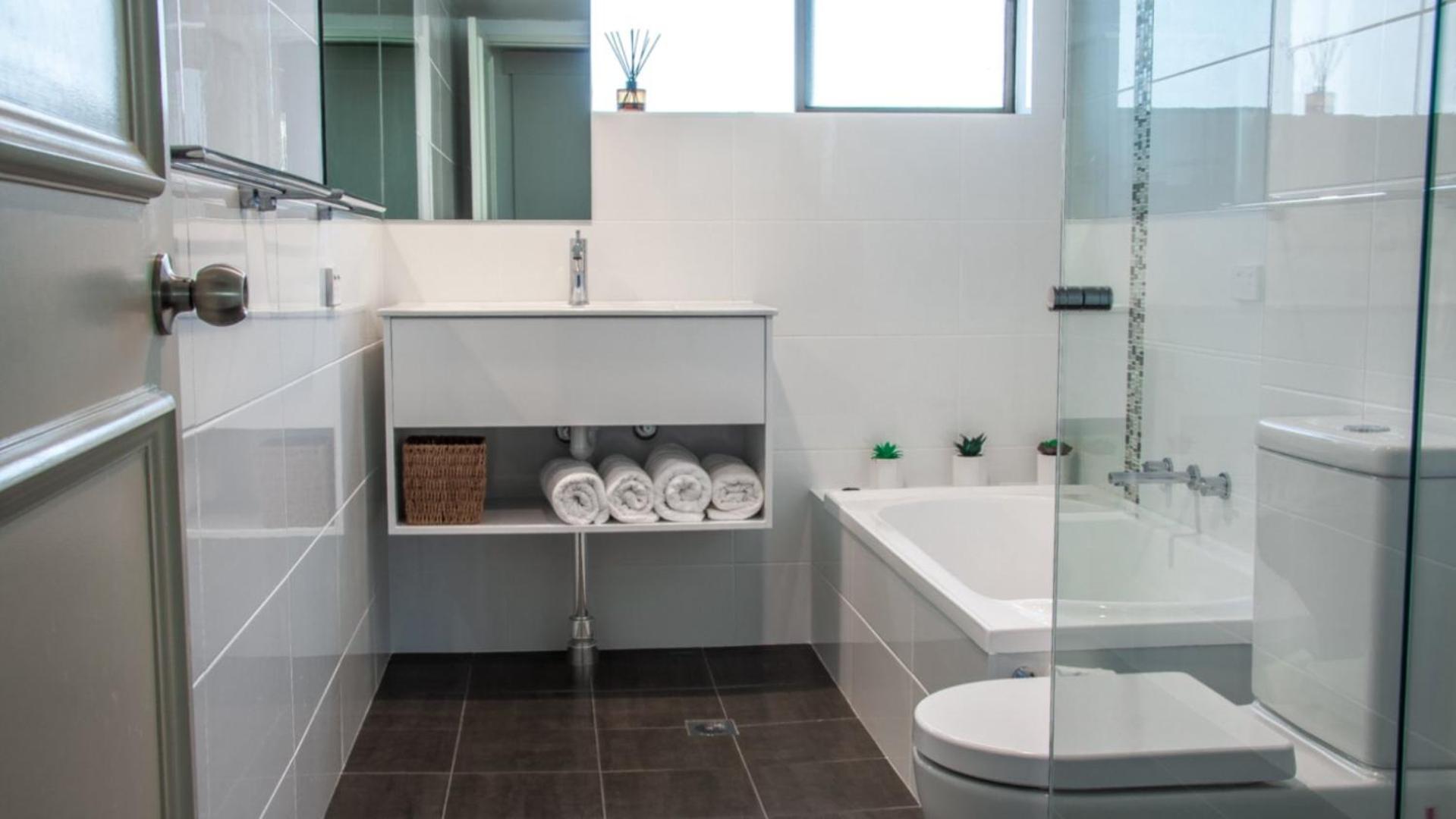 Perfectly Positioned Beachfront - Unit 6 *