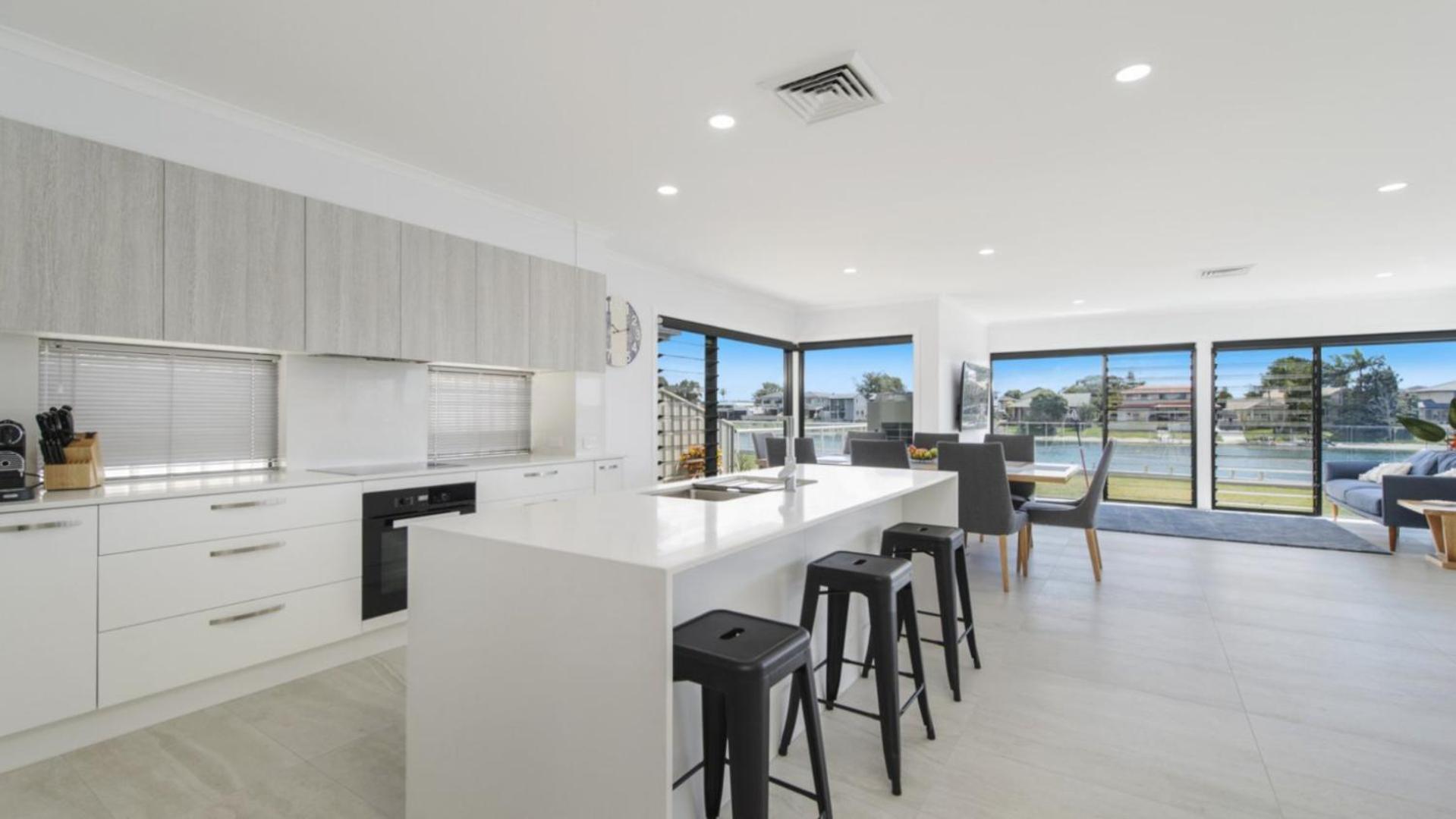Floating On The Canals - 80 Commodore Cres Holiday home Port Macquarie