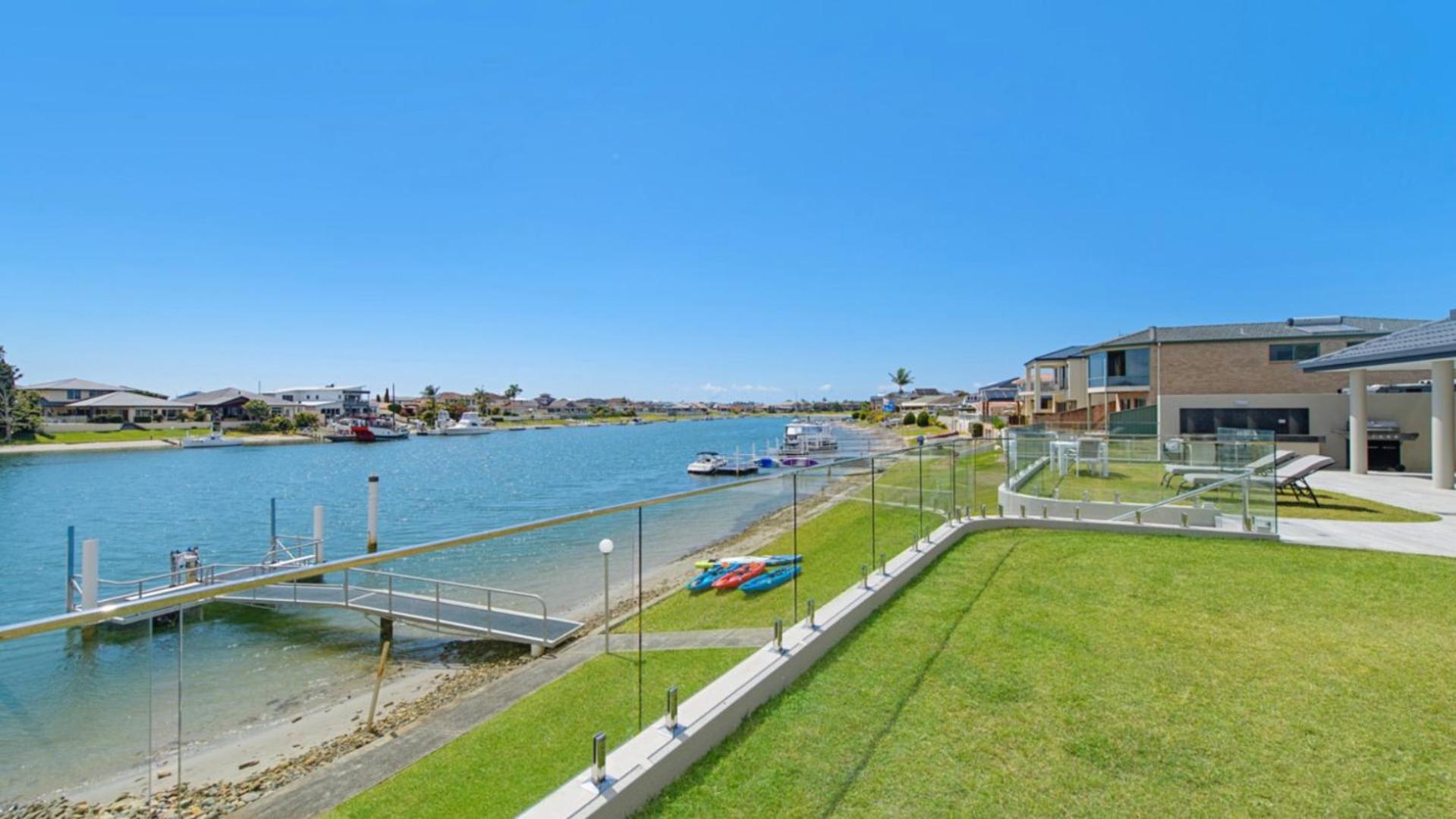 Floating On The Canals - 80 Commodore Cres Holiday home Port Macquarie