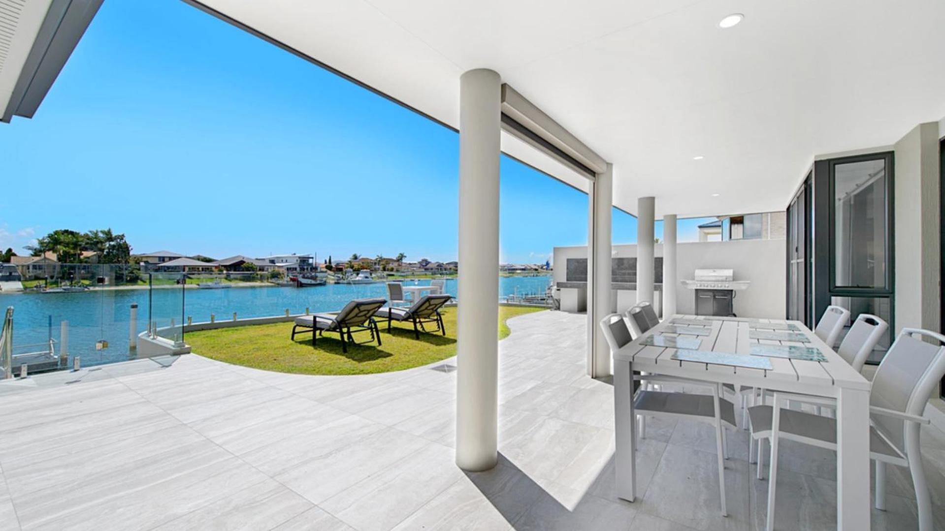 Floating On The Canals - 80 Commodore Cres Holiday home *