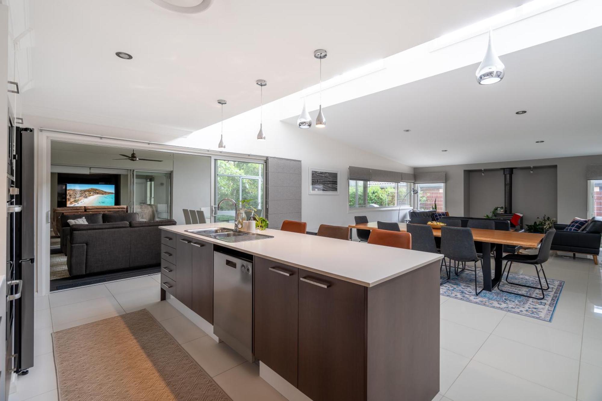 8 Min To Beach, Sleep 12 And Pets Port Macquarie