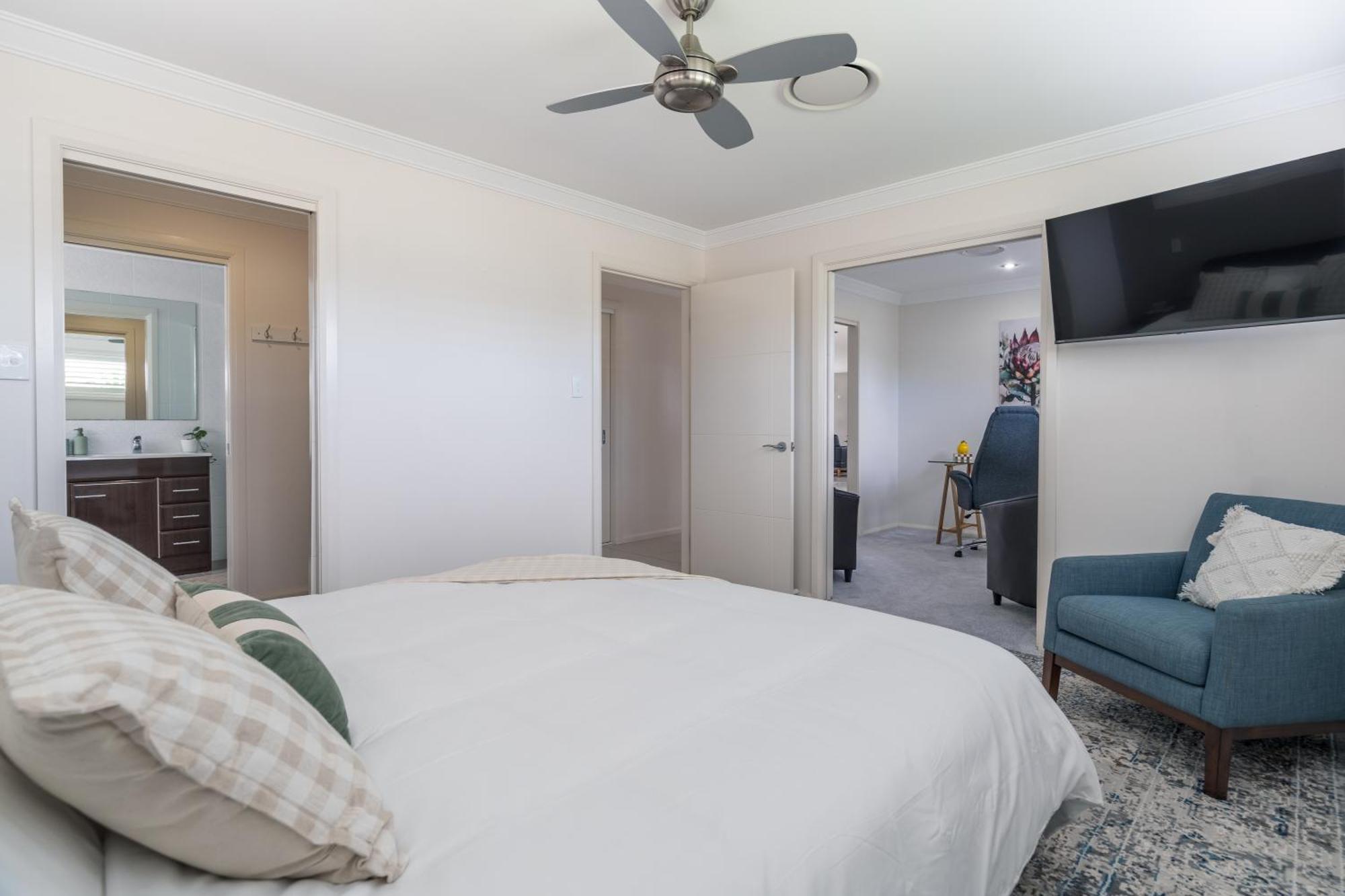 8 Min To Beach, Sleep 12 And Pets Port Macquarie