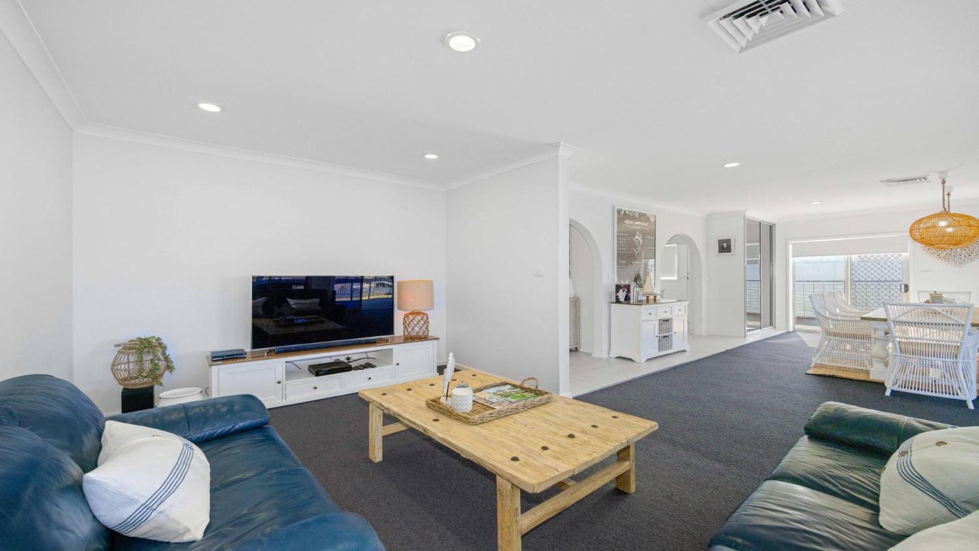 Hibbard Waterfront Escape Holiday home *