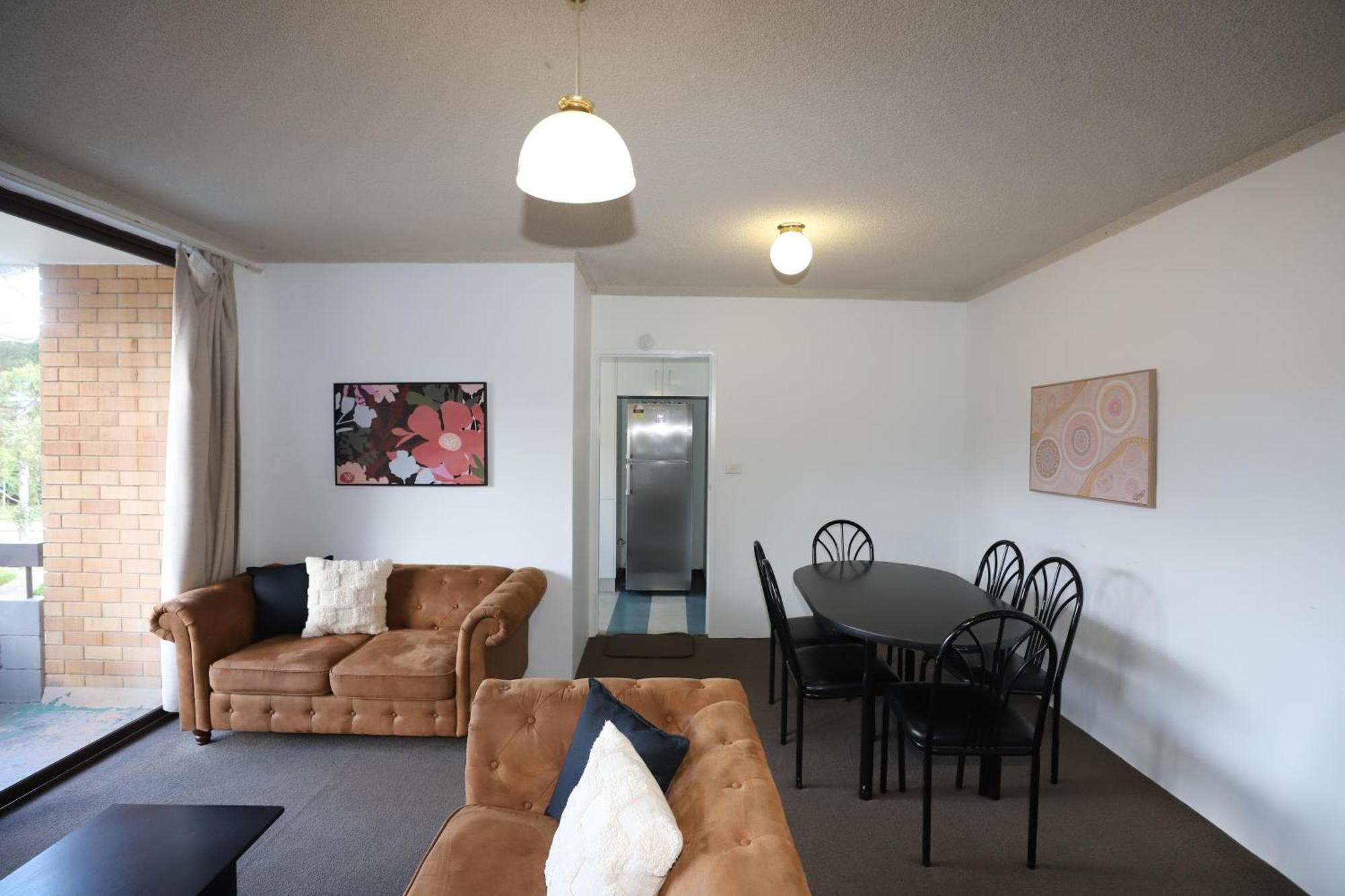 Berdella Park 9 Apartment *