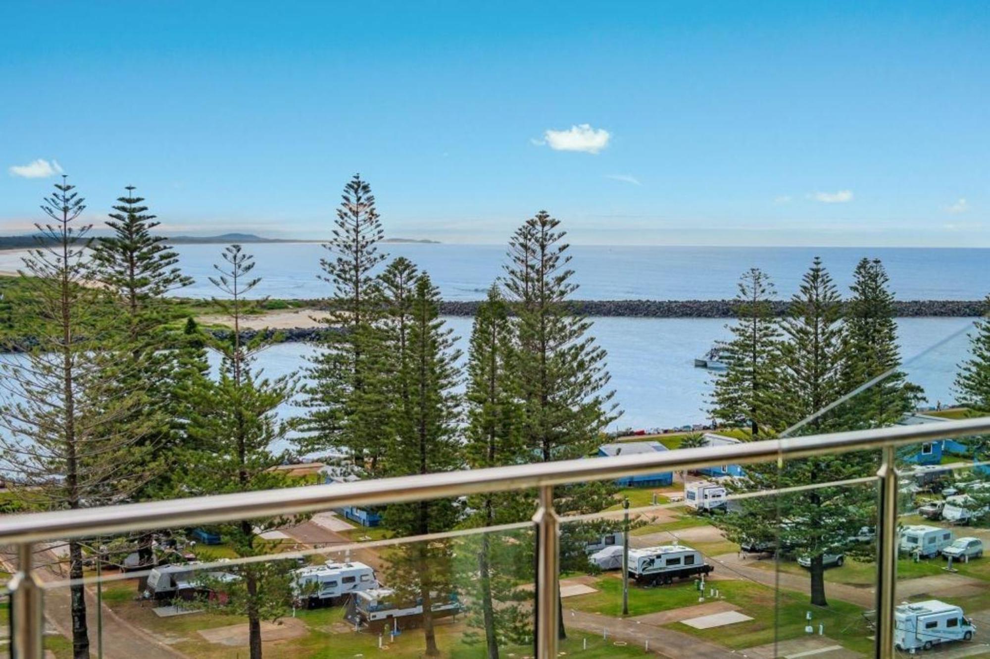 Tasman Towers Penthouse 21 Apartment