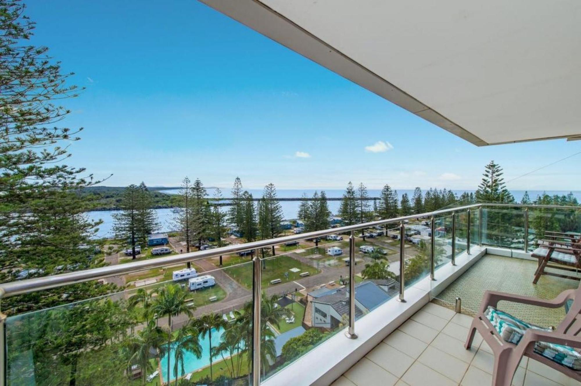 Tasman Towers Penthouse 21 *