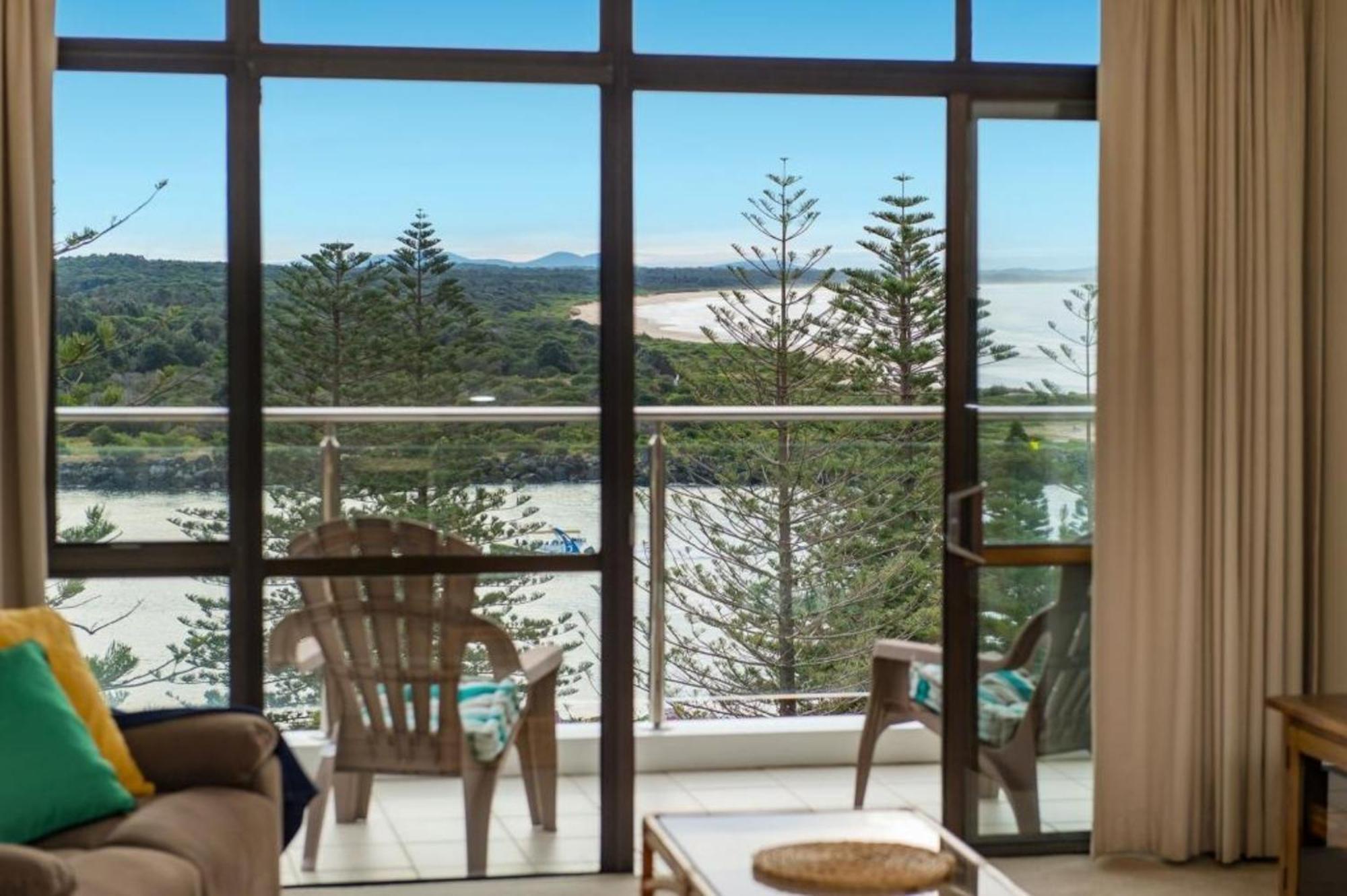 Tasman Towers Penthouse 21 *