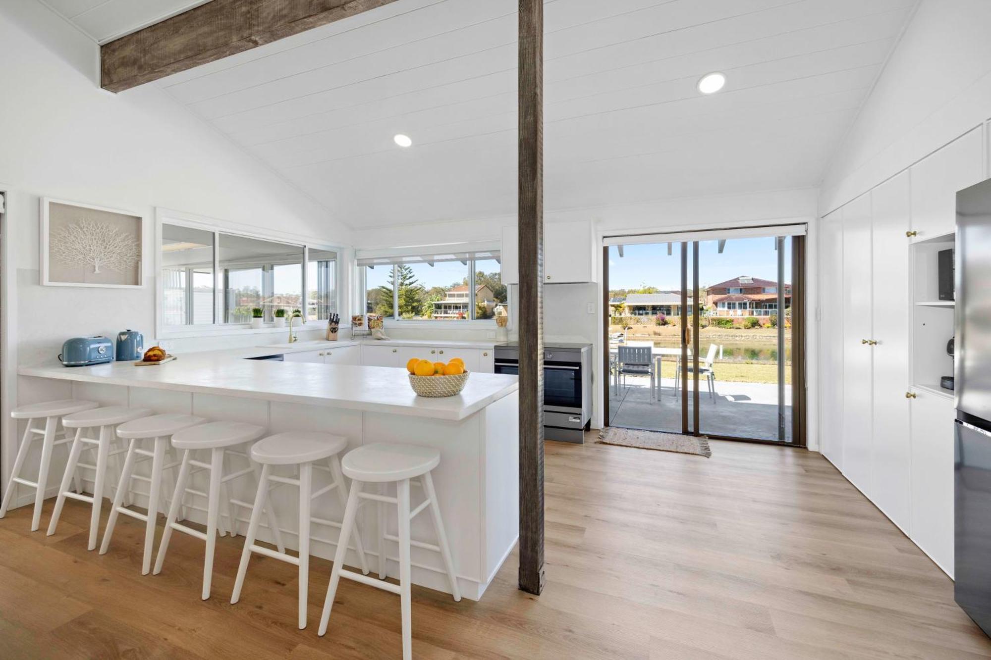Deja Bleu - Great Family With Jetty Holiday home Port Macquarie