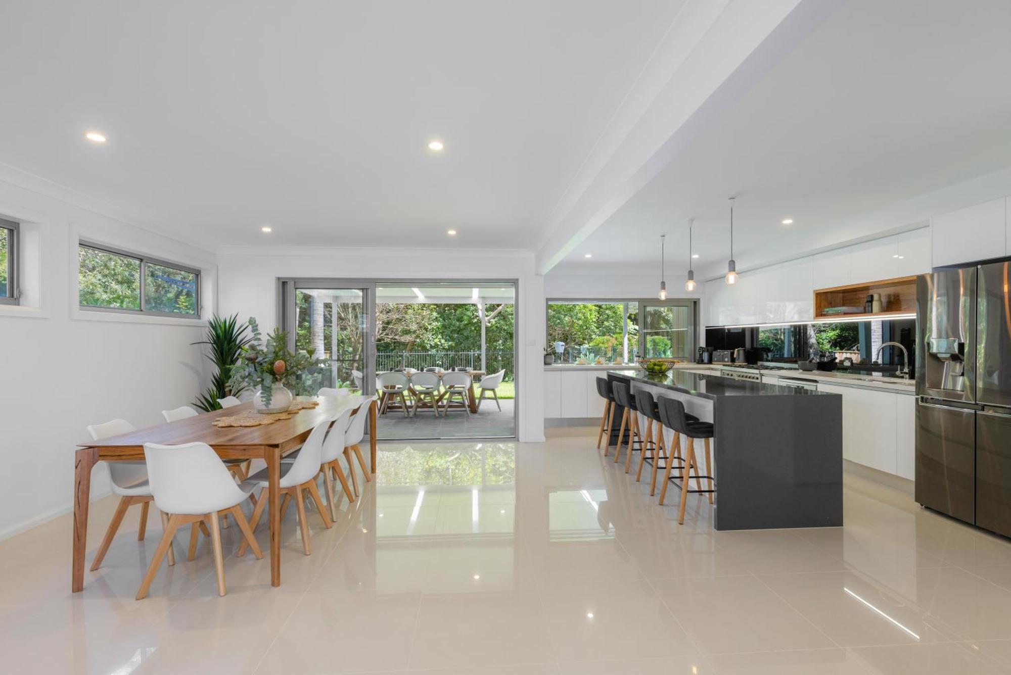 Laze At Lighthouse - Family Home With Pool, Heated Pool Oct To Mar Holiday home *