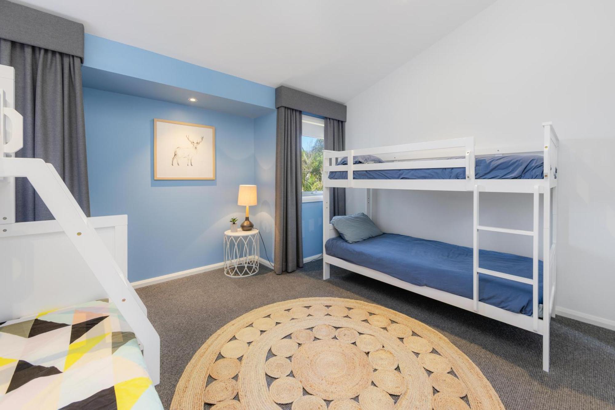 Laze At Lighthouse - Family Home With Pool, Heated Pool Oct To Mar Holiday home