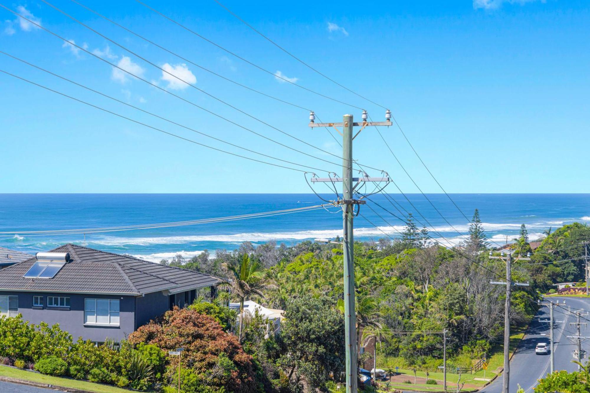 Laze At Lighthouse - Family Home With Pool, Heated Pool Oct To Mar Port Macquarie