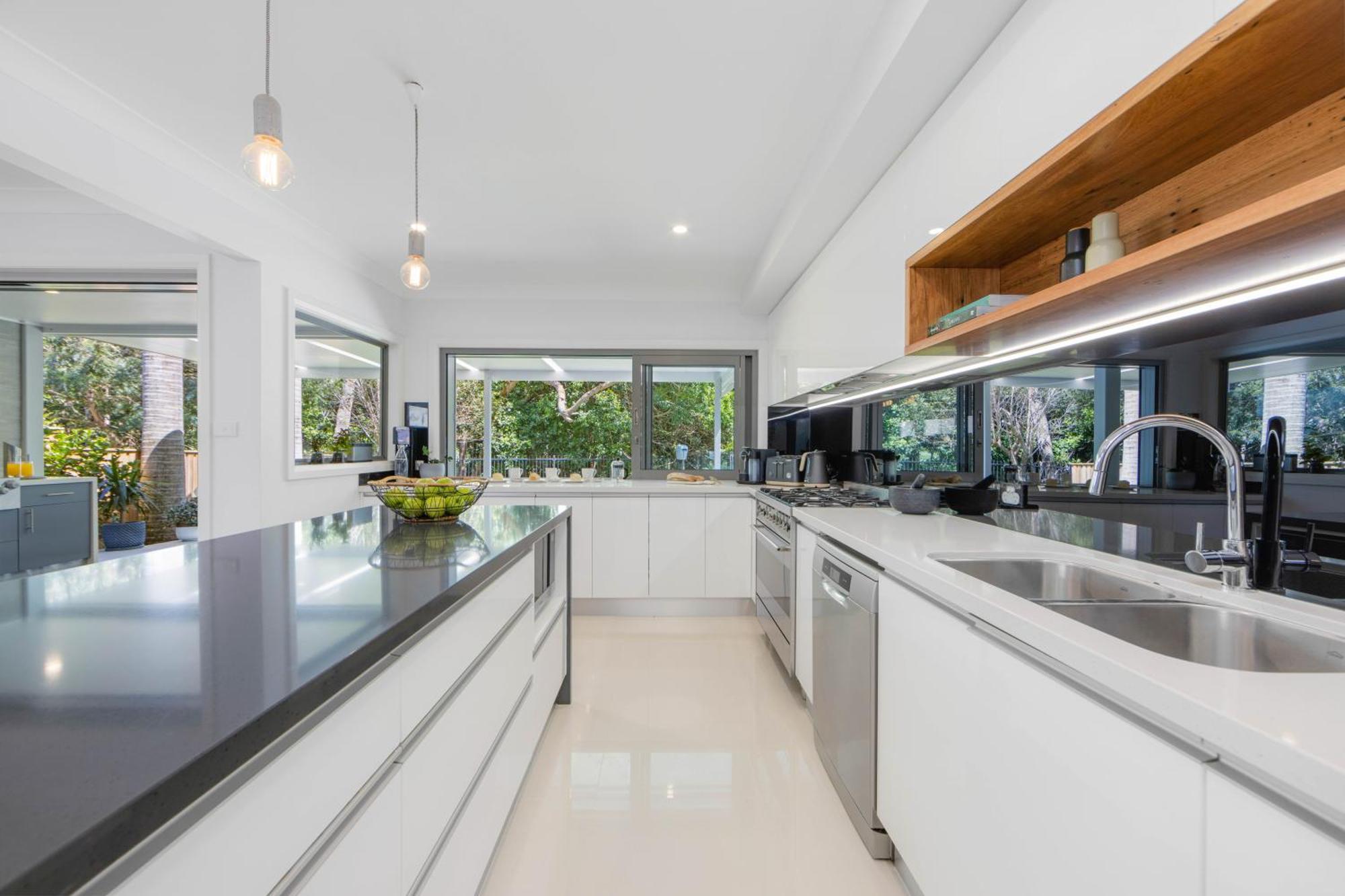 Laze At Lighthouse - Family Home With Pool, Heated Pool Oct To Mar