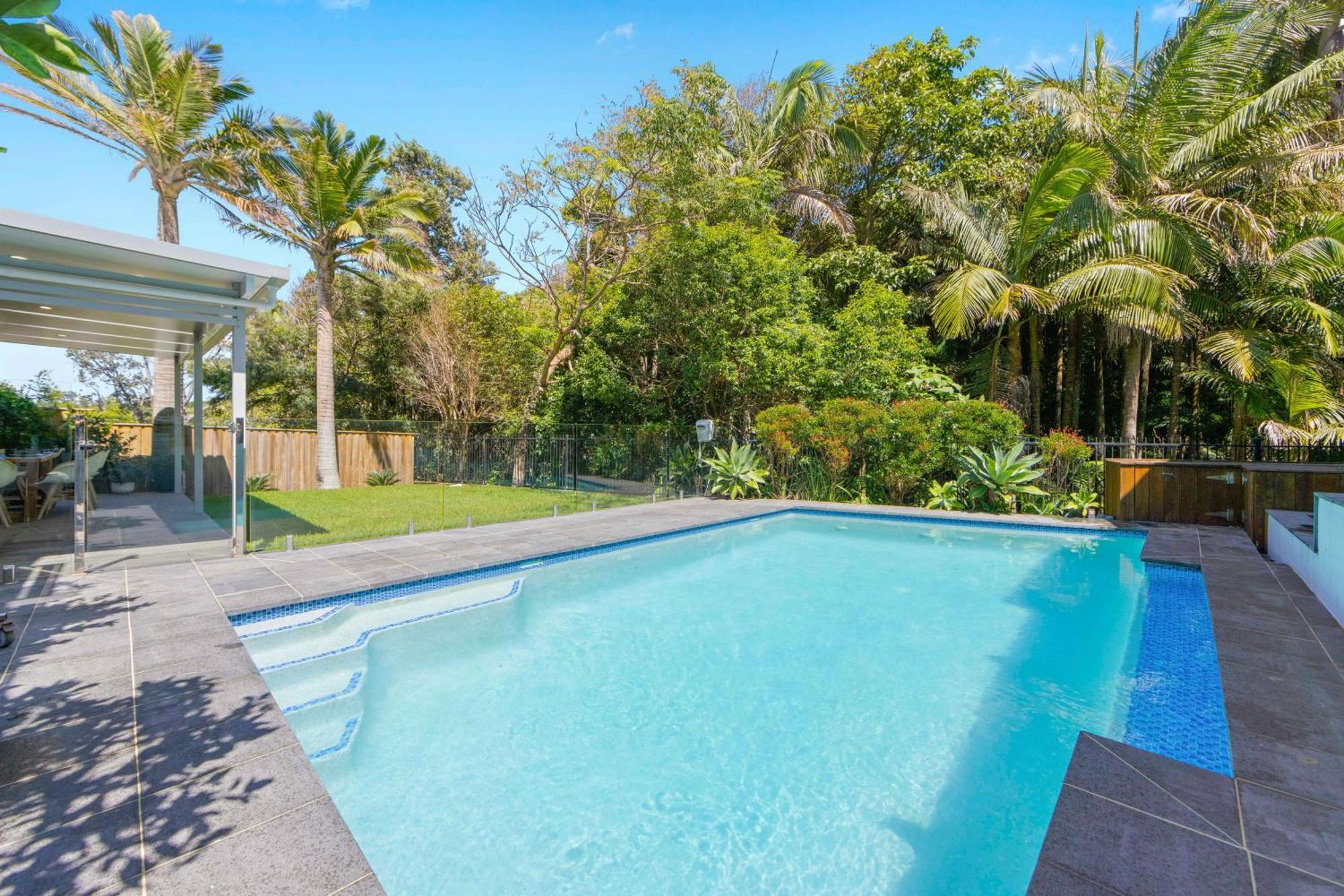 Laze At Lighthouse - Family Home With Pool, Heated Pool Oct To Mar Holiday home *