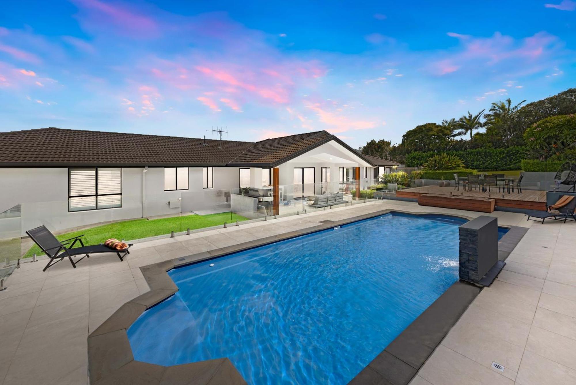 Elkhorn Grove - Family With Pool, Air Con, Pet Friendly