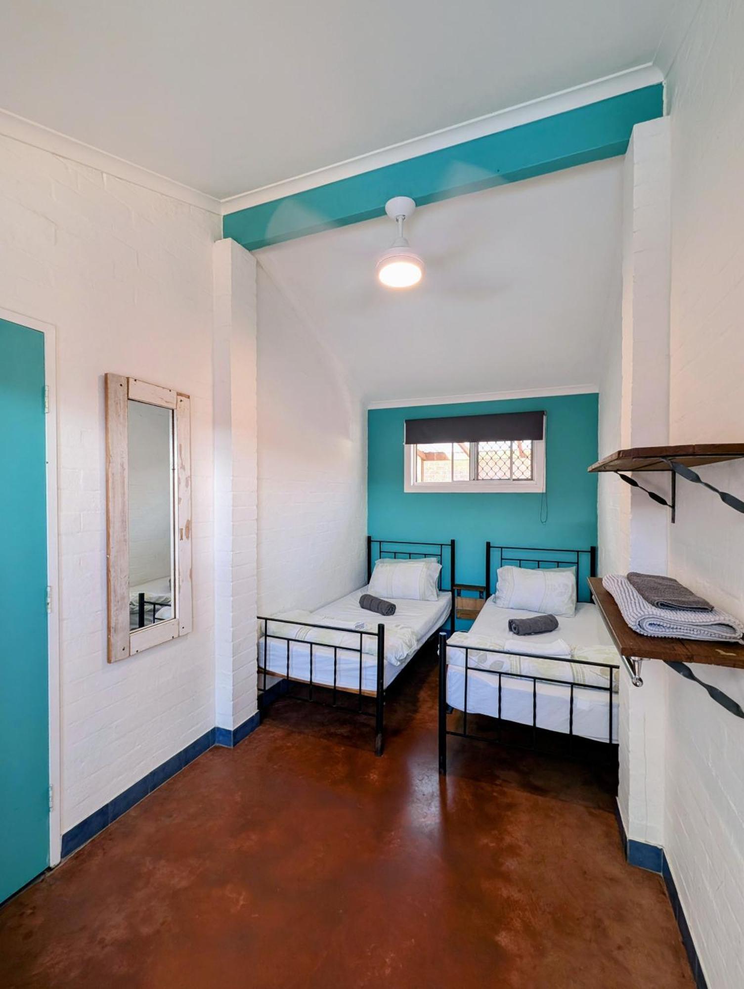Hostel Ozzie Pozzie Backpackers - Yha