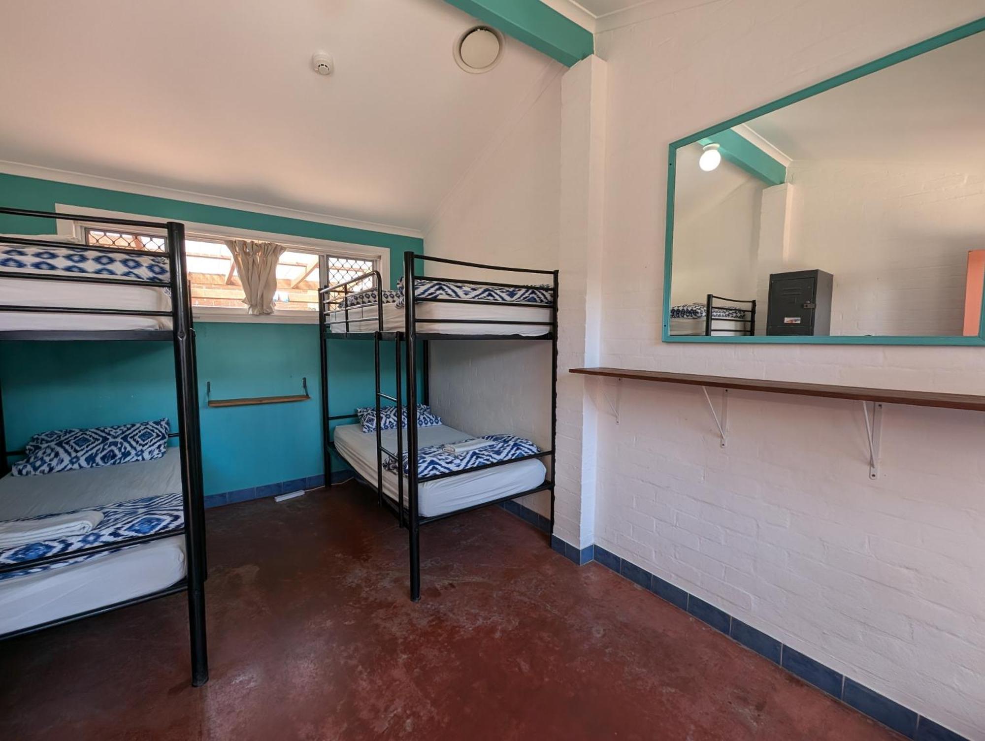 Ozzie Pozzie Backpackers - Yha * Port Macquarie