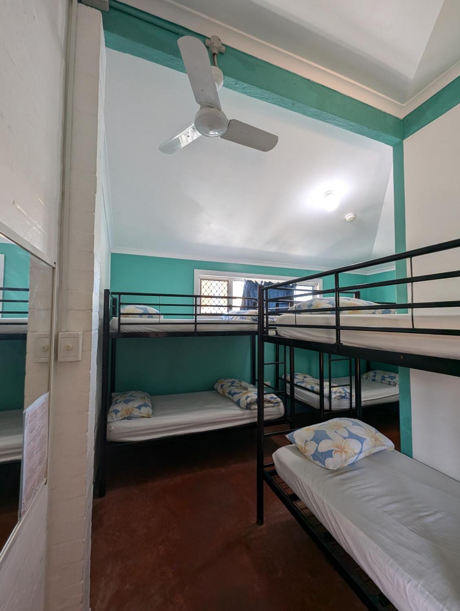 Hostel Ozzie Pozzie Backpackers - Yha