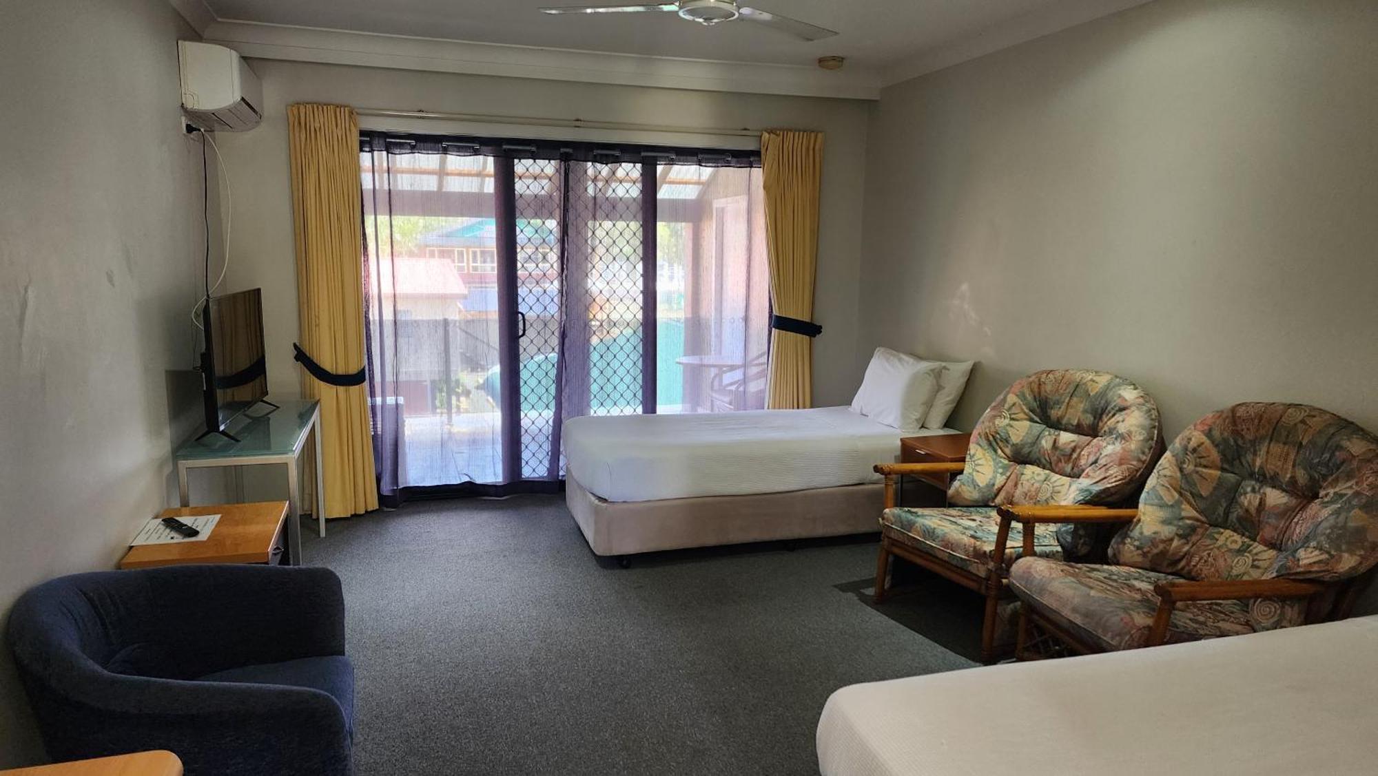 T's & 3* Port Macquarie