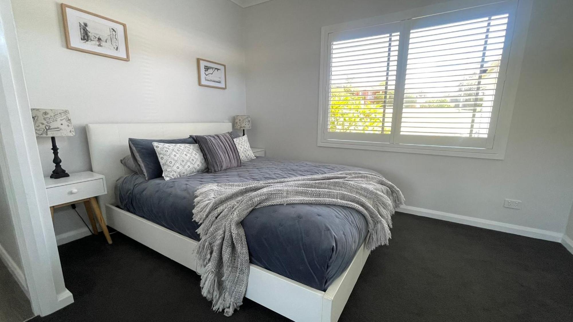 Sunnyside Retreat: Beachside Haven With Ocean Sounds Port Macquarie