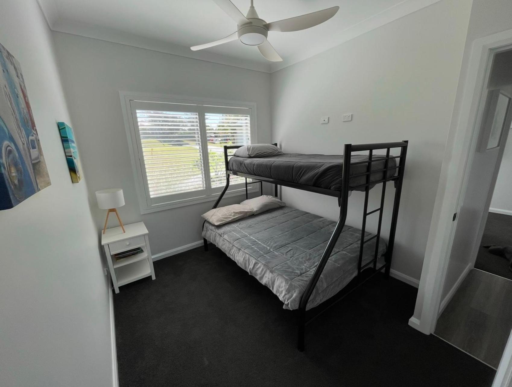 Holiday home Sunnyside Retreat: Beachside Haven With Ocean Sounds *