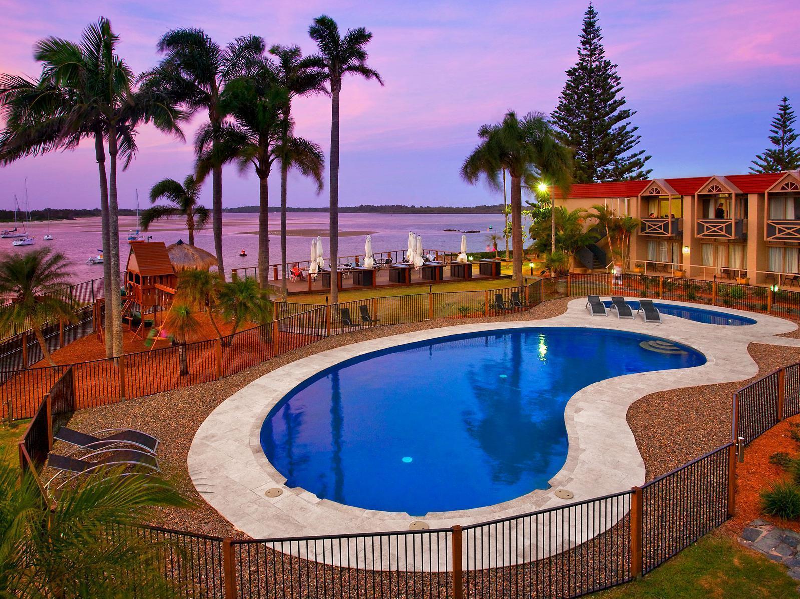 Resort Comfort Waters Edge