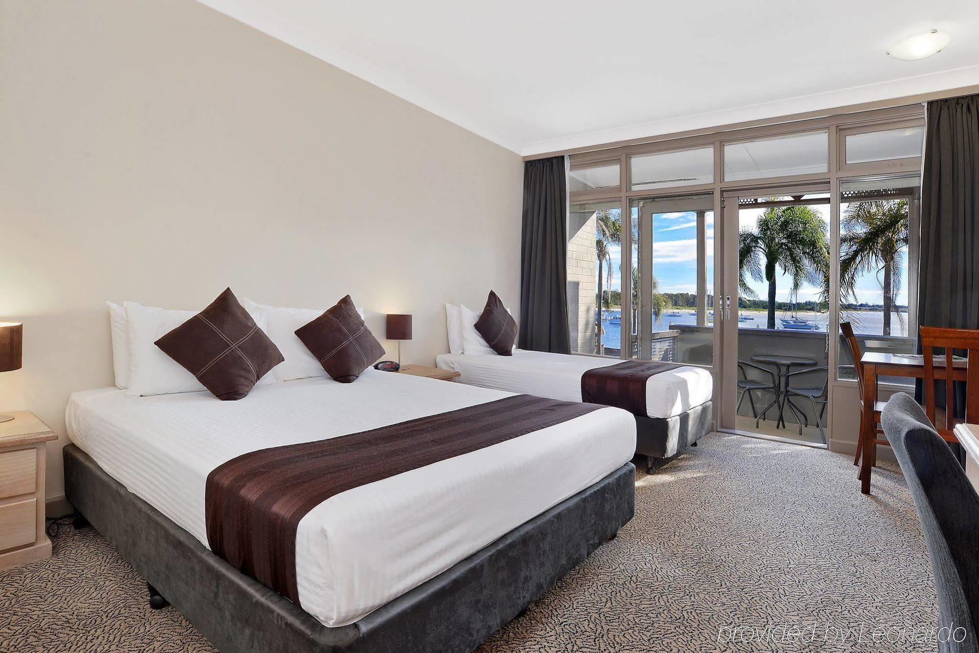 Comfort Waters Edge 4*