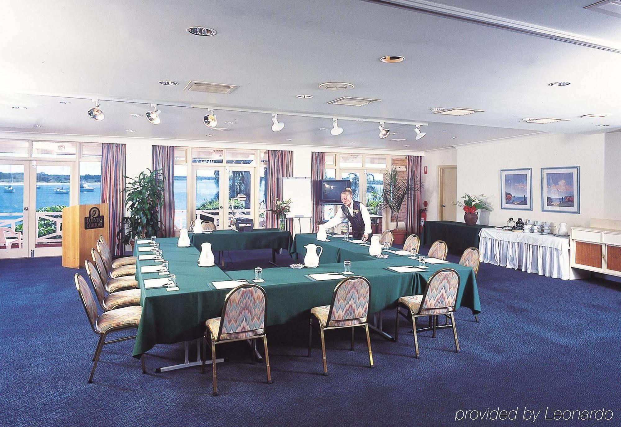 Comfort Waters Edge Resort 4*