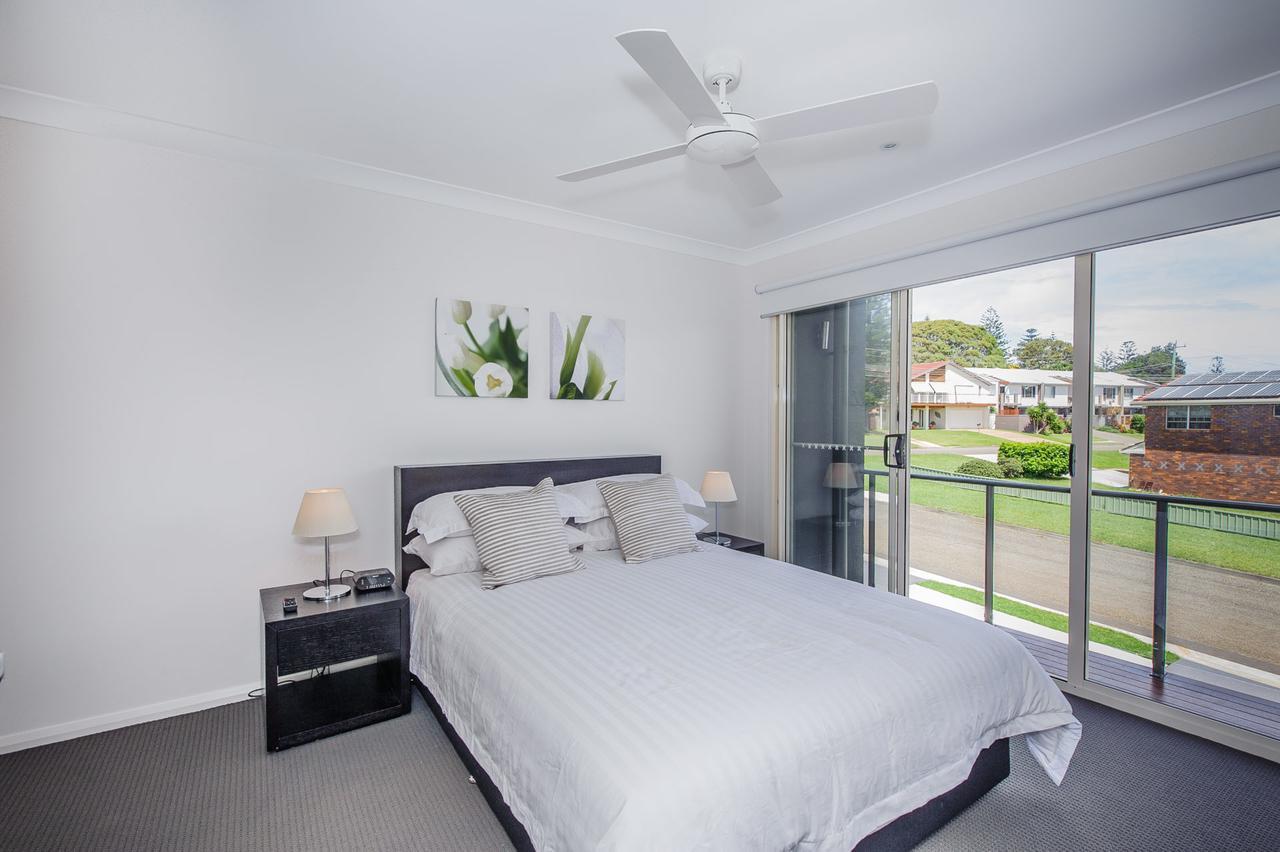 Villa Escape At Nobbys Executive Townhouse 1 74 Pacific Drive *