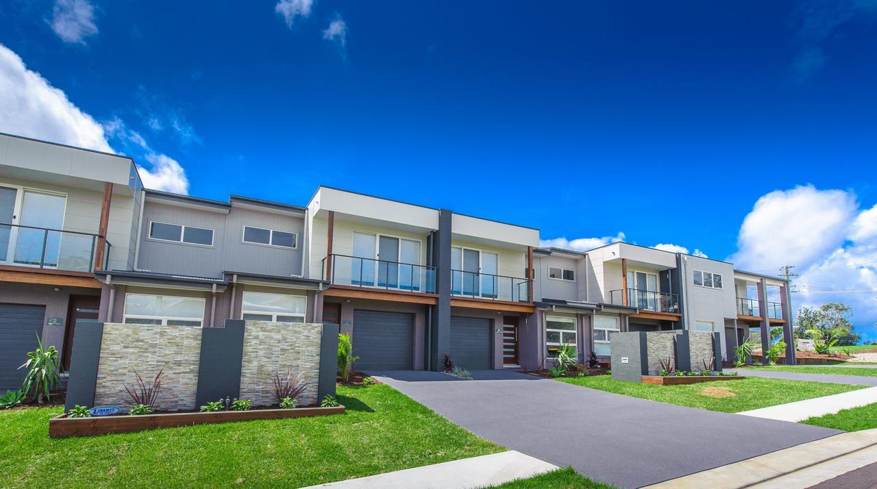 Escape At Nobbys Executive Townhouse 1 74 Pacific Drive * Port Macquarie