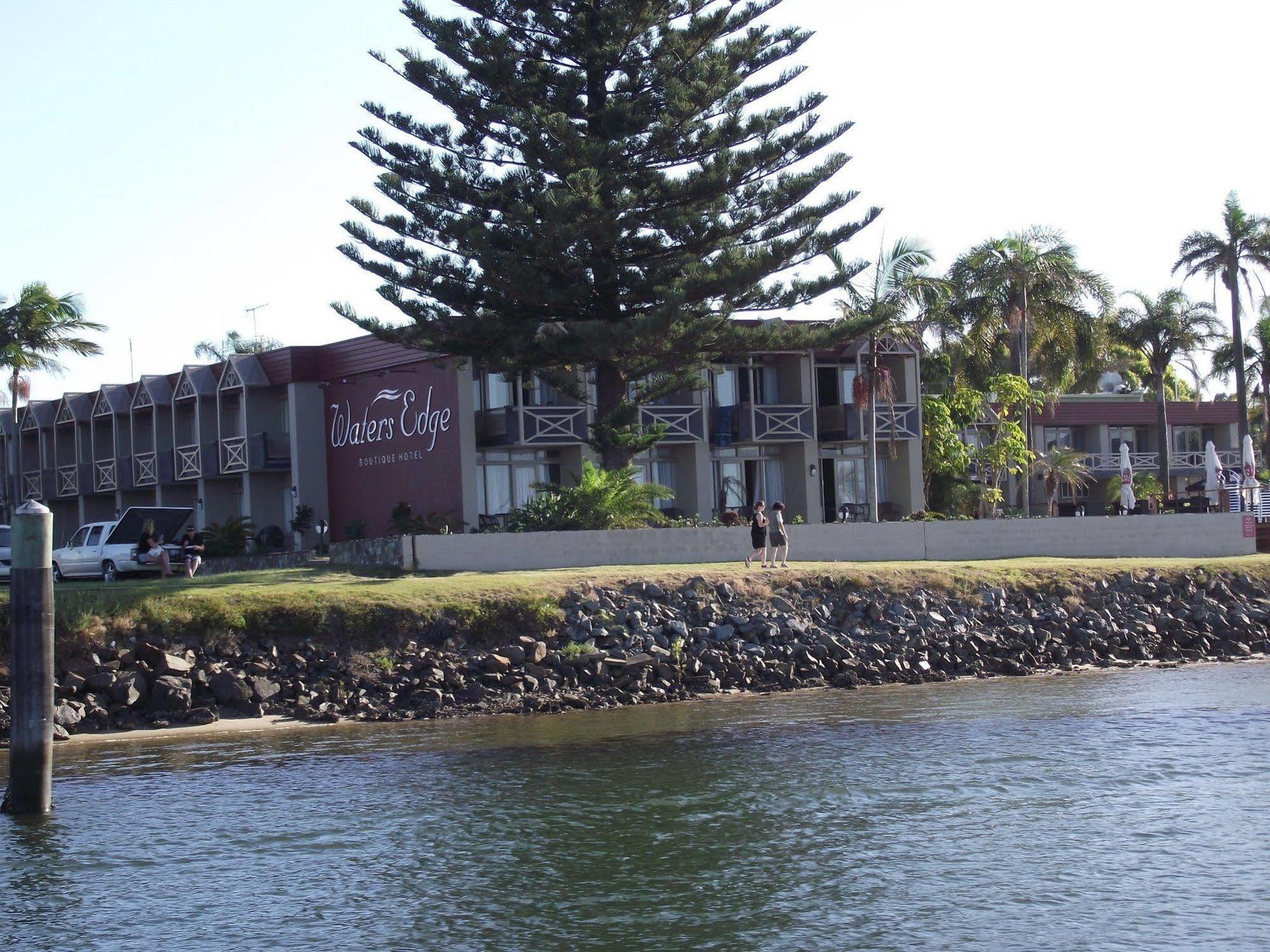 Comfort Waters Edge Resort 4*