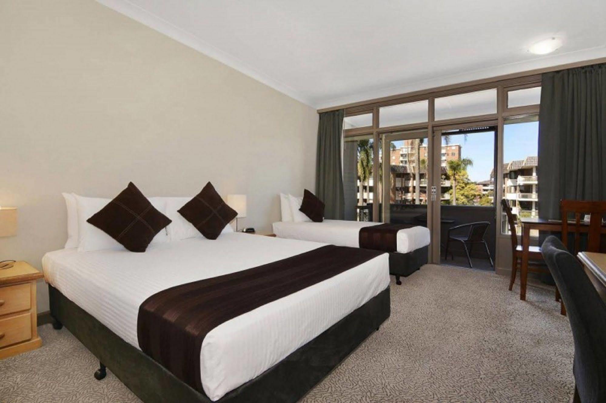 Comfort Waters Edge 4*