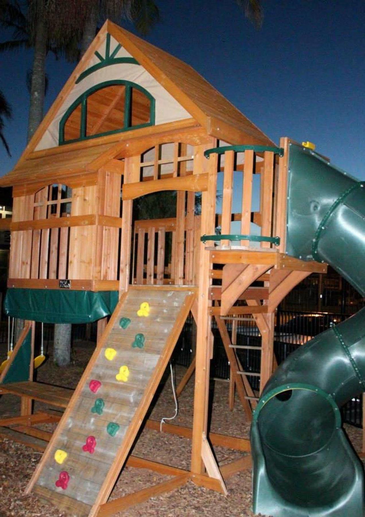 Resort Comfort Waters Edge 4*