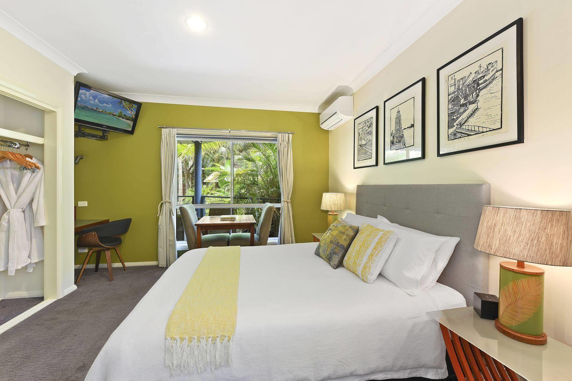 Azura House 4*