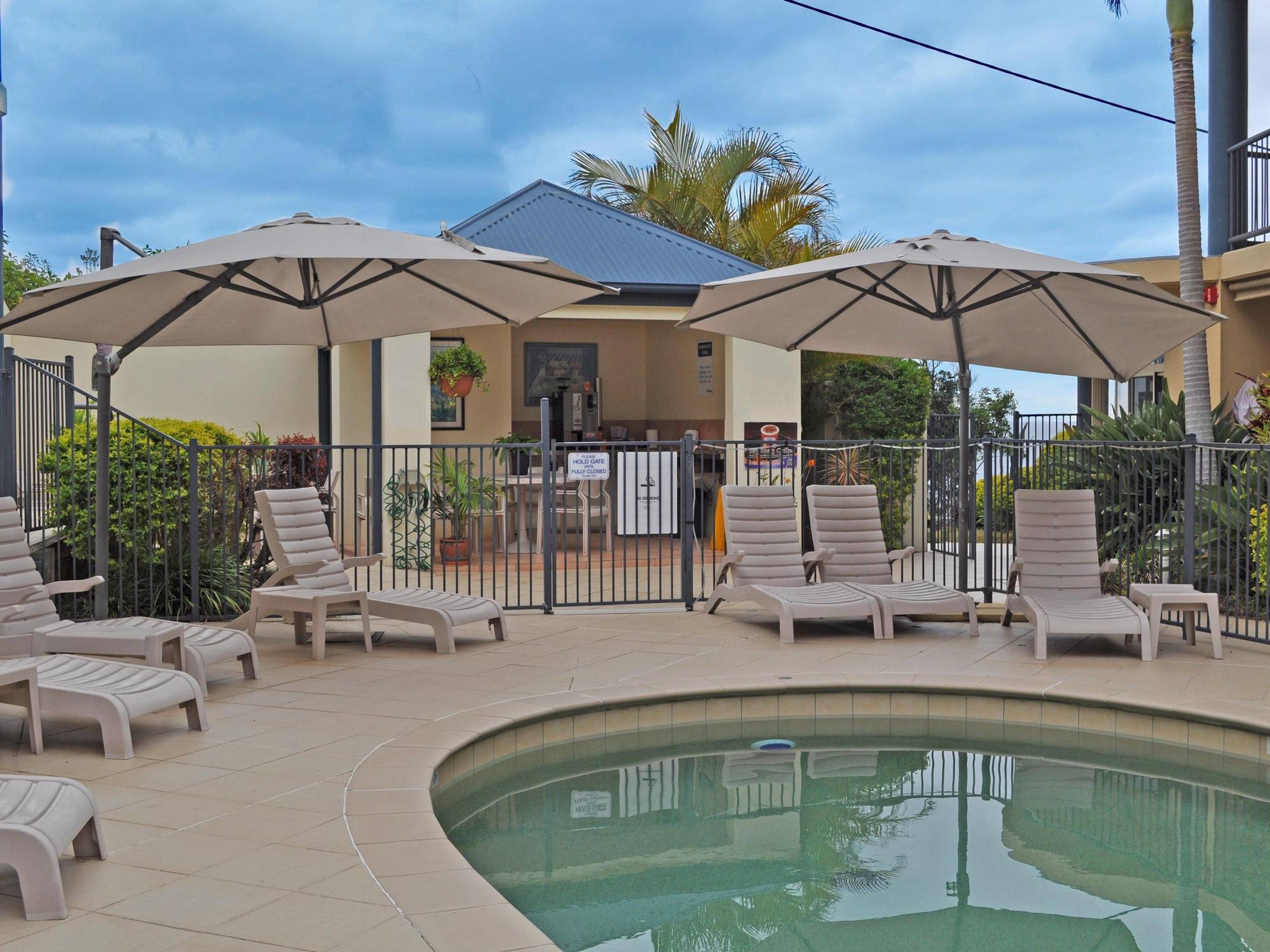Beachside Aparthotel 3*