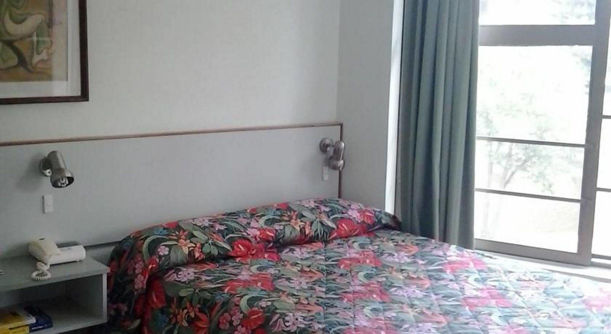 Palm Court Motor 4*