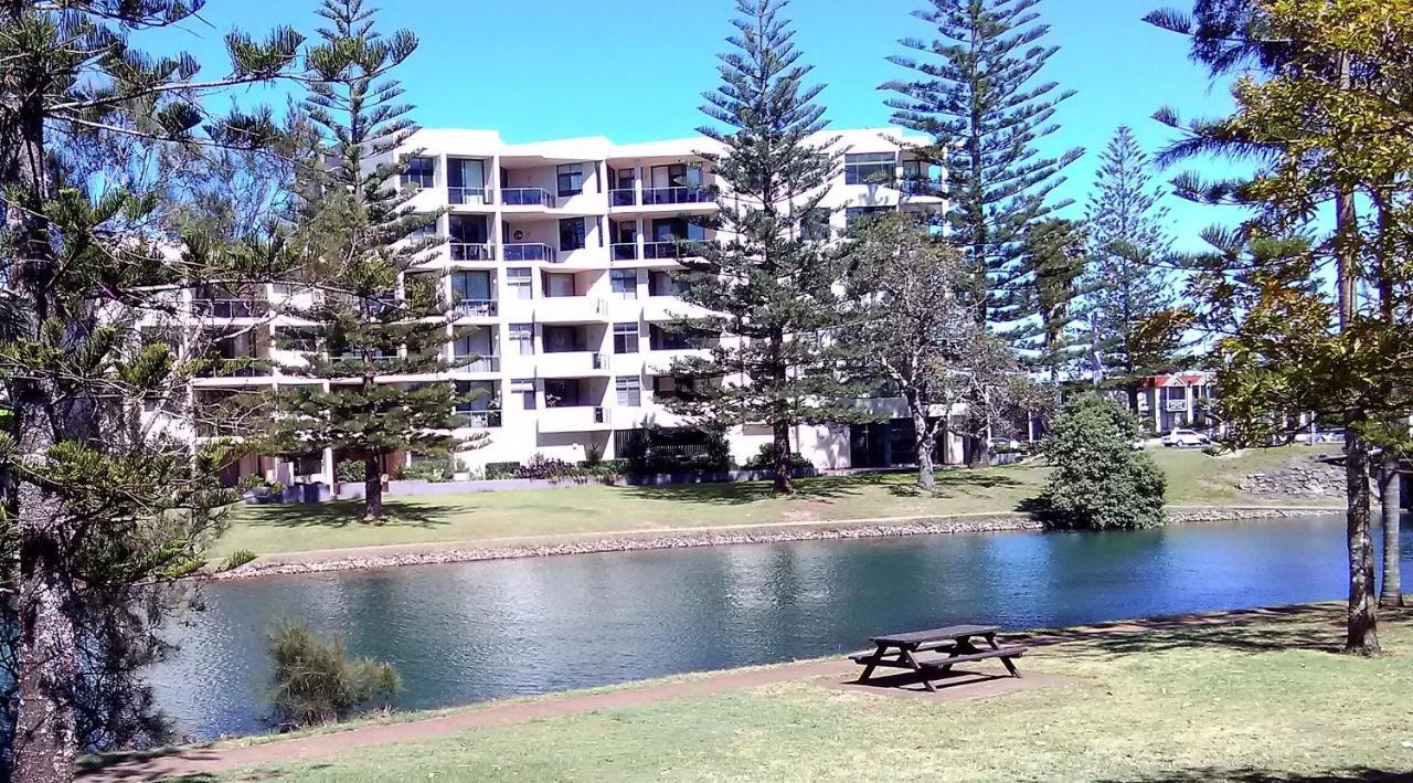 Palm Court Motor 4*