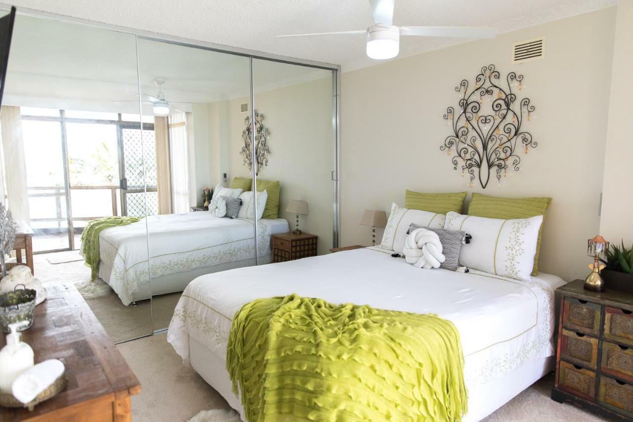 Beauty At The - Modern Beachfront Apartment *