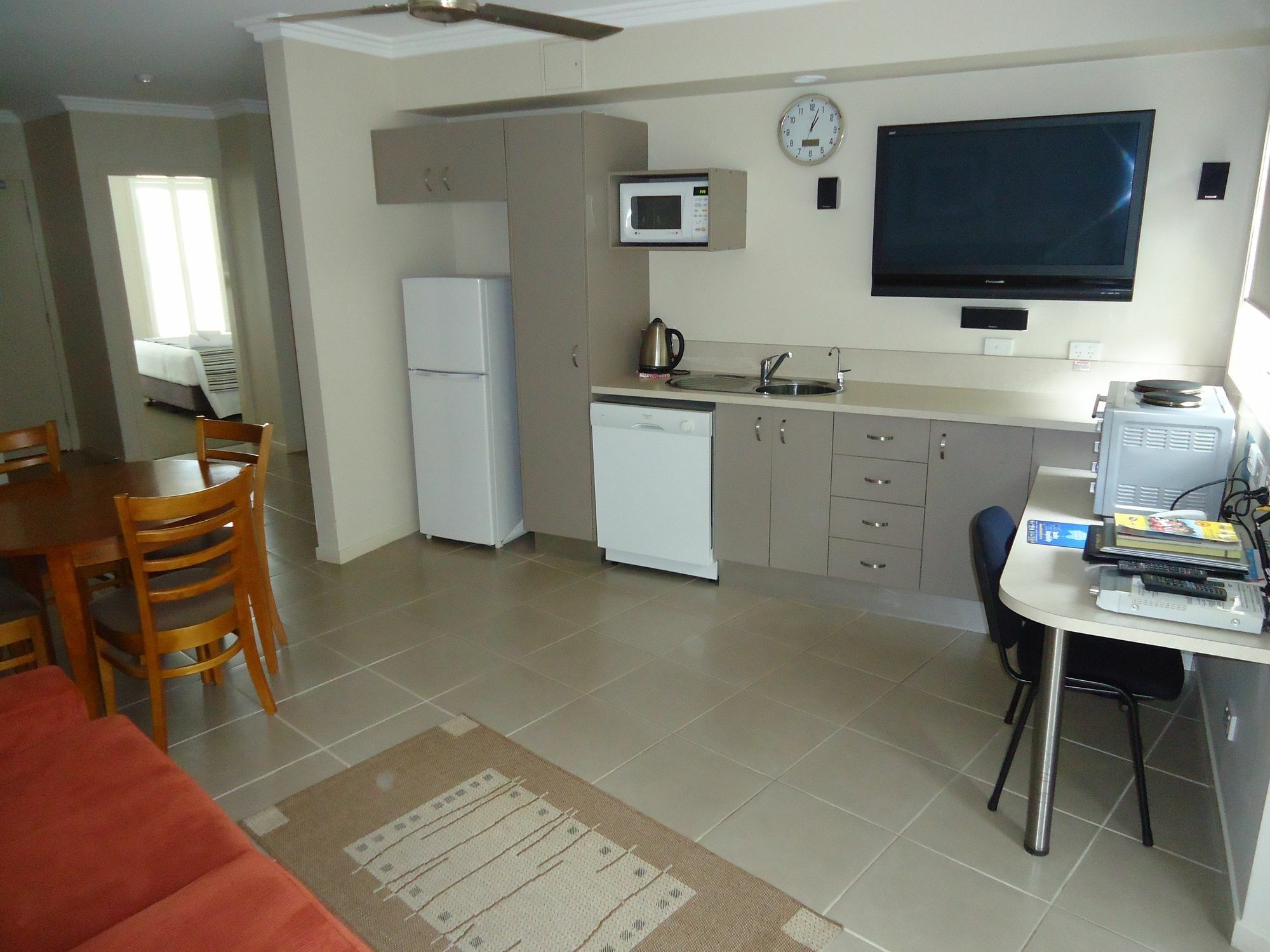 Aston Hill Motor Motel 4*