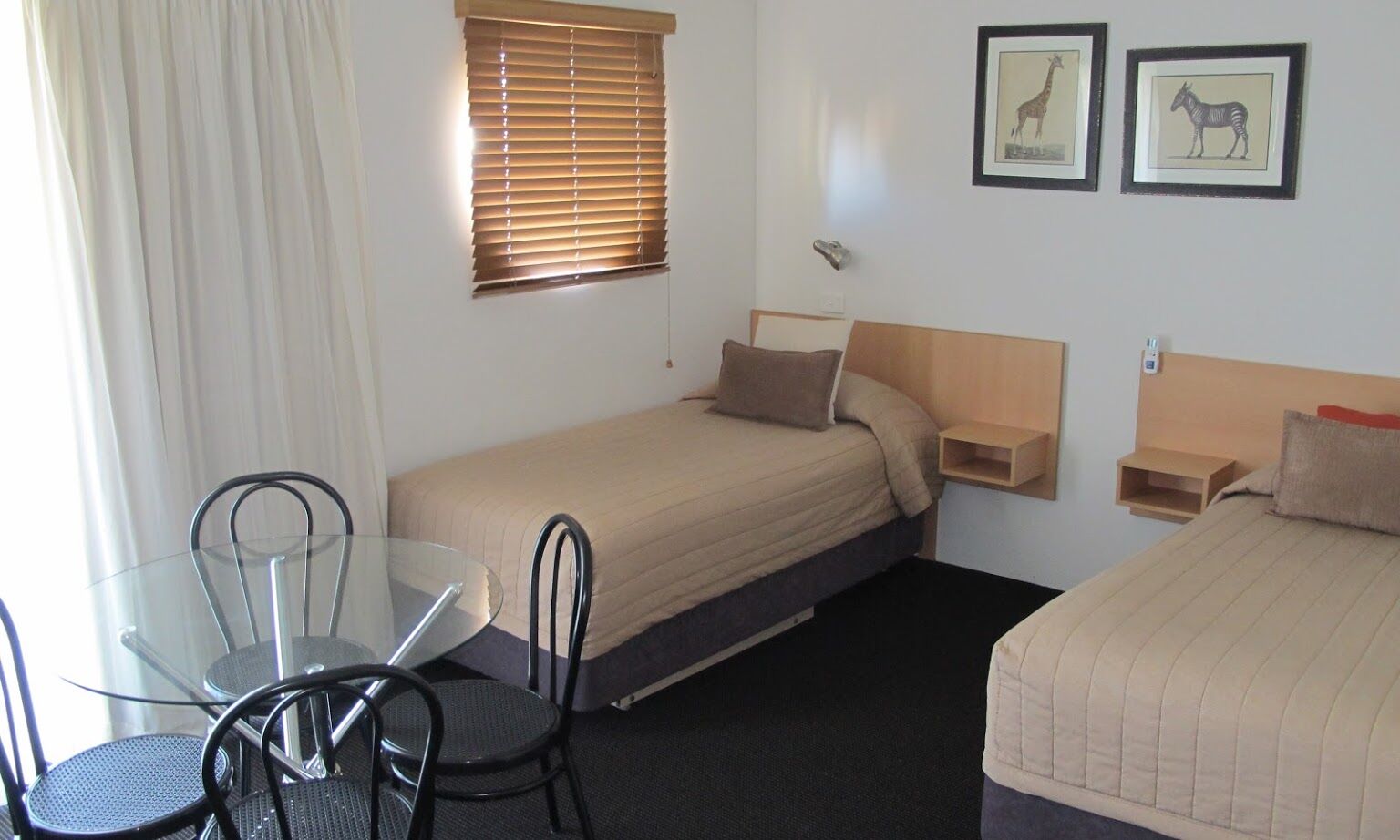 Aston Hill Motor 4*