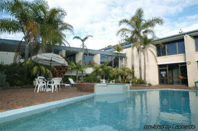 Palm Court Motor Motel