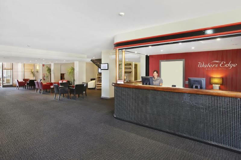 Comfort Waters Edge 4*